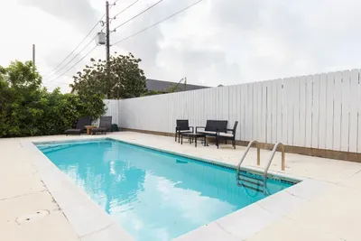*Clean Pool Walk to Beach * Pet Ok *Ground Floor - image 45 of 66