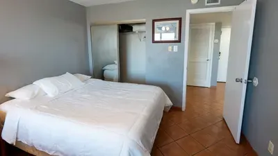 1BR SpaceX Views, Olympic Pool, Beach Access SPI - image 60 of 93