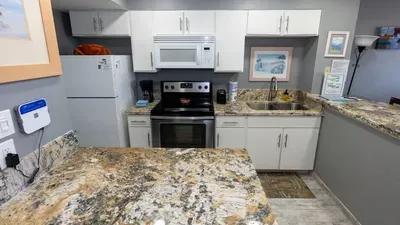 1BR SpaceX Views, Olympic Pool, Beach Access SPI - image 40 of 93
