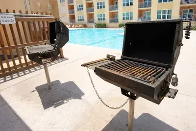 1BR SpaceX Views, Olympic Pool, Beach Access SPI - image 9 of 93