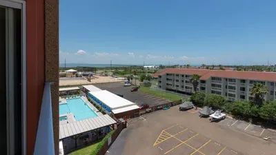 1BR SpaceX Views, Olympic Pool, Beach Access SPI - image 71 of 93