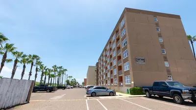 1BR SpaceX Views, Olympic Pool, Beach Access SPI - image 90 of 93