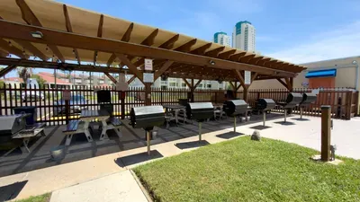 1BR SpaceX Views, Olympic Pool, Beach Access SPI - image 81 of 93
