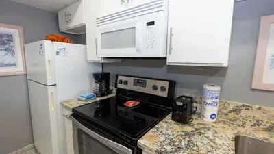 1BR SpaceX Views, Olympic Pool, Beach Access SPI - image 28 of 93
