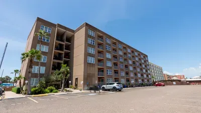 1BR SpaceX Views, Olympic Pool, Beach Access SPI - image 17 of 93