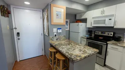 1BR SpaceX Views, Olympic Pool, Beach Access SPI - image 39 of 93