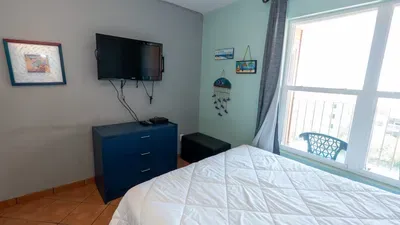1BR SpaceX Views, Olympic Pool, Beach Access SPI - image 55 of 93