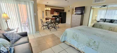 Great Pool " Beach Access " Small Family Perfect - image 36 of 61