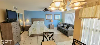 Great Pool " Beach Access " Small Family Perfect - image 32 of 61