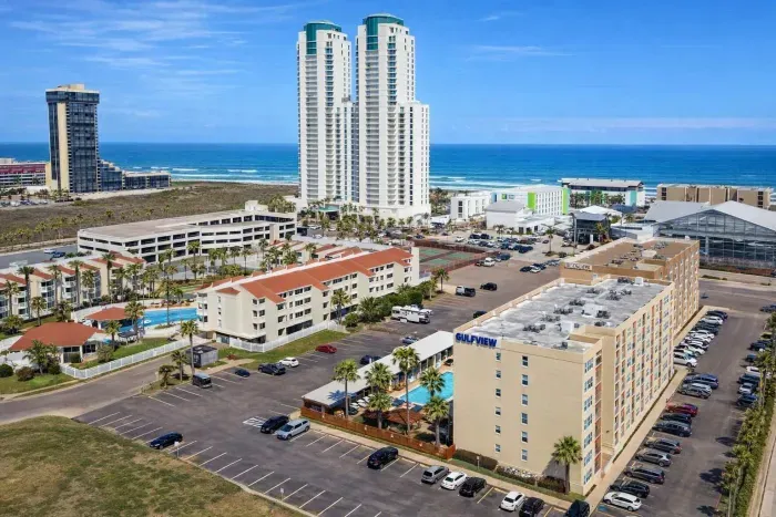 Beachside Resort Views | Pools + Parking | Walk to Ocean + Dining