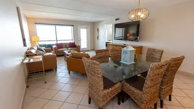 Direct Beachfront 3BR - 3 Pools & 3 Jacuzzis - image 33 of 194