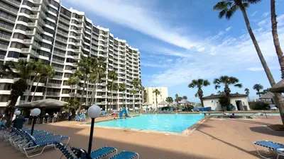 Direct Beachfront 3BR - 3 Pools & 3 Jacuzzis - image 113 of 194