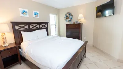 Direct Beachfront 3BR - 3 Pools & 3 Jacuzzis - image 72 of 194