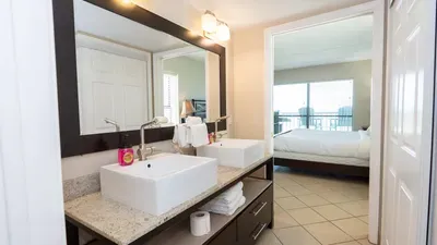 Direct Beachfront 3BR - 3 Pools & 3 Jacuzzis - image 63 of 194