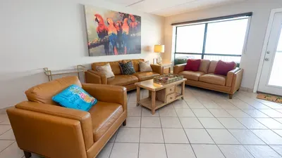 Direct Beachfront 3BR - 3 Pools & 3 Jacuzzis - image 38 of 194
