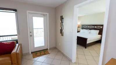 Direct Beachfront 3BR - 3 Pools & 3 Jacuzzis - image 47 of 194