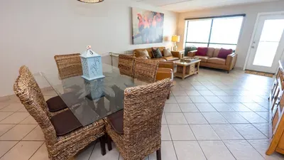 Direct Beachfront 3BR - 3 Pools & 3 Jacuzzis - image 37 of 194