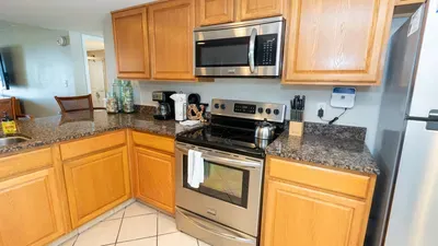 Direct Beachfront 3BR - 3 Pools & 3 Jacuzzis - image 19 of 194