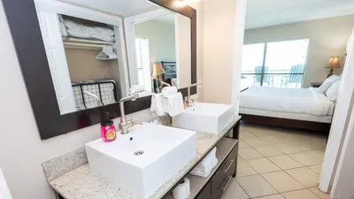 Direct Beachfront 3BR - 3 Pools & 3 Jacuzzis - image 62 of 194