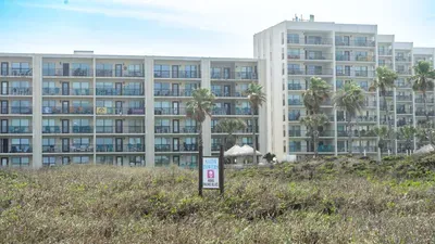 Direct Beachfront 3BR - 3 Pools & 3 Jacuzzis - image 136 of 194