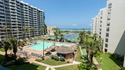 Direct Beachfront 3BR - 3 Pools & 3 Jacuzzis - image 99 of 194