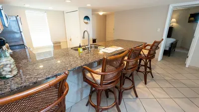 Direct Beachfront 3BR - 3 Pools & 3 Jacuzzis - image 39 of 194