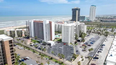 Direct Beachfront 3BR - 3 Pools & 3 Jacuzzis - image 174 of 194