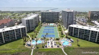 Direct Beachfront 3BR - 3 Pools & 3 Jacuzzis - image 150 of 194
