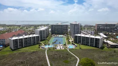 Direct Beachfront 3BR - 3 Pools & 3 Jacuzzis - image 156 of 194