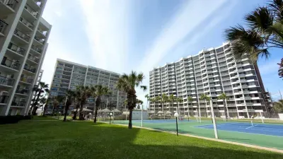 Direct Beachfront 3BR - 3 Pools & 3 Jacuzzis - image 146 of 194