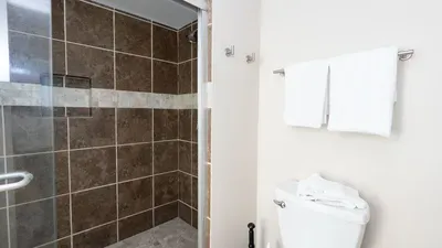 Direct Beachfront 3BR - 3 Pools & 3 Jacuzzis - image 64 of 194