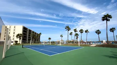 Direct Beachfront 3BR - 3 Pools & 3 Jacuzzis - image 129 of 194