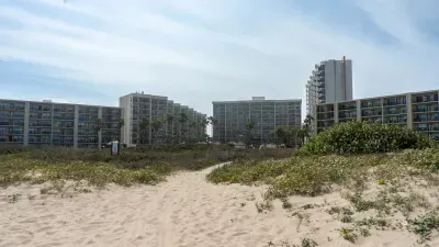 Direct Beachfront 3BR - 3 Pools & 3 Jacuzzis - image 132 of 194