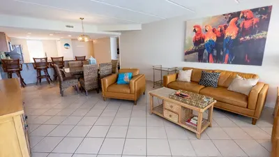 Direct Beachfront 3BR - 3 Pools & 3 Jacuzzis - image 43 of 194