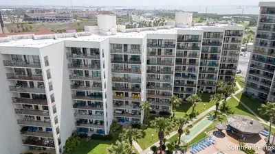 Direct Beachfront 3BR - 3 Pools & 3 Jacuzzis - image 184 of 194