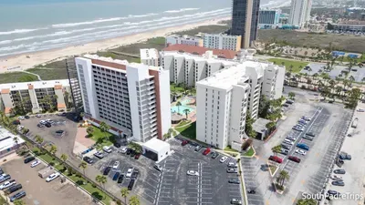 Direct Beachfront 3BR - 3 Pools & 3 Jacuzzis - image 175 of 194