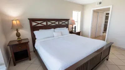 Direct Beachfront 3BR - 3 Pools & 3 Jacuzzis - image 49 of 194