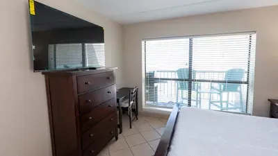 Direct Beachfront 3BR - 3 Pools & 3 Jacuzzis - image 48 of 194