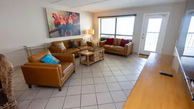 Direct Beachfront 3BR - 3 Pools & 3 Jacuzzis - image 32 of 194