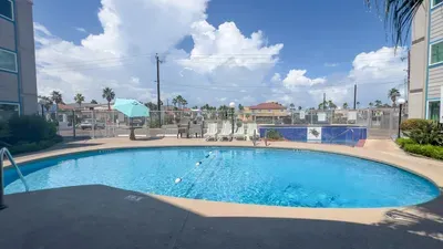 Beachfront Larger Corner Unit | Balcony | Pool - image 60 of 65