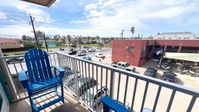 Beachfront Larger Corner Unit | Balcony | Pool - image 55 of 65