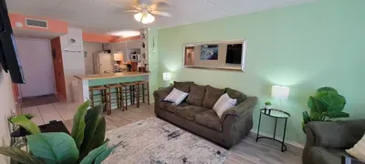 * BBQ Pits *Private Beach Access * Pool & Hot Tub - image 36 of 76