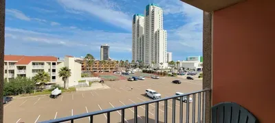 * BBQ Pits *Private Beach Access * Pool & Hot Tub - image 45 of 76