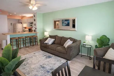 Bright & Breezy Coastal Retreat | Steps to Beach | Stylish Open Kitchen | Sleeps 4 | Fast Wi-Fi | Family-Friendly | Tropical Vibes | Walk to Dining & Shops