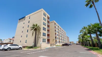 Gulfview I 250 Yards to Beach BBQ Poolside - image 63 of 75
