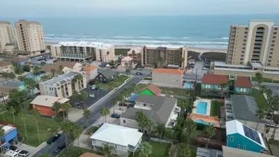 * Pool * Ground Floor w/Patio * Easy Beach Access - image 23 of 66