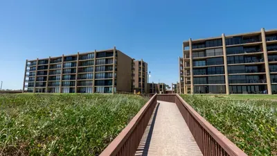 Sea Vista Beachfront 3BR - Heated Pool - image 106 of 129
