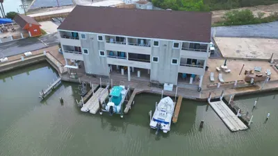 * Boat Slip * Waterfront Pool * Bay Sunset Views - image 93 of 115