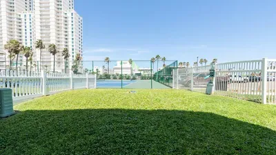 Family Condo - Pool, Jacuzzi & BBQ - Walk to Beach - image 174 of 194