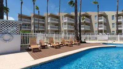 Family Condo - Pool, Jacuzzi & BBQ - Walk to Beach - image 107 of 194